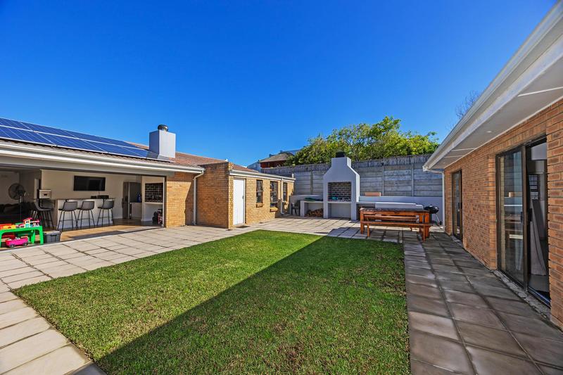 5 Bedroom Property for Sale in Bergsig Western Cape